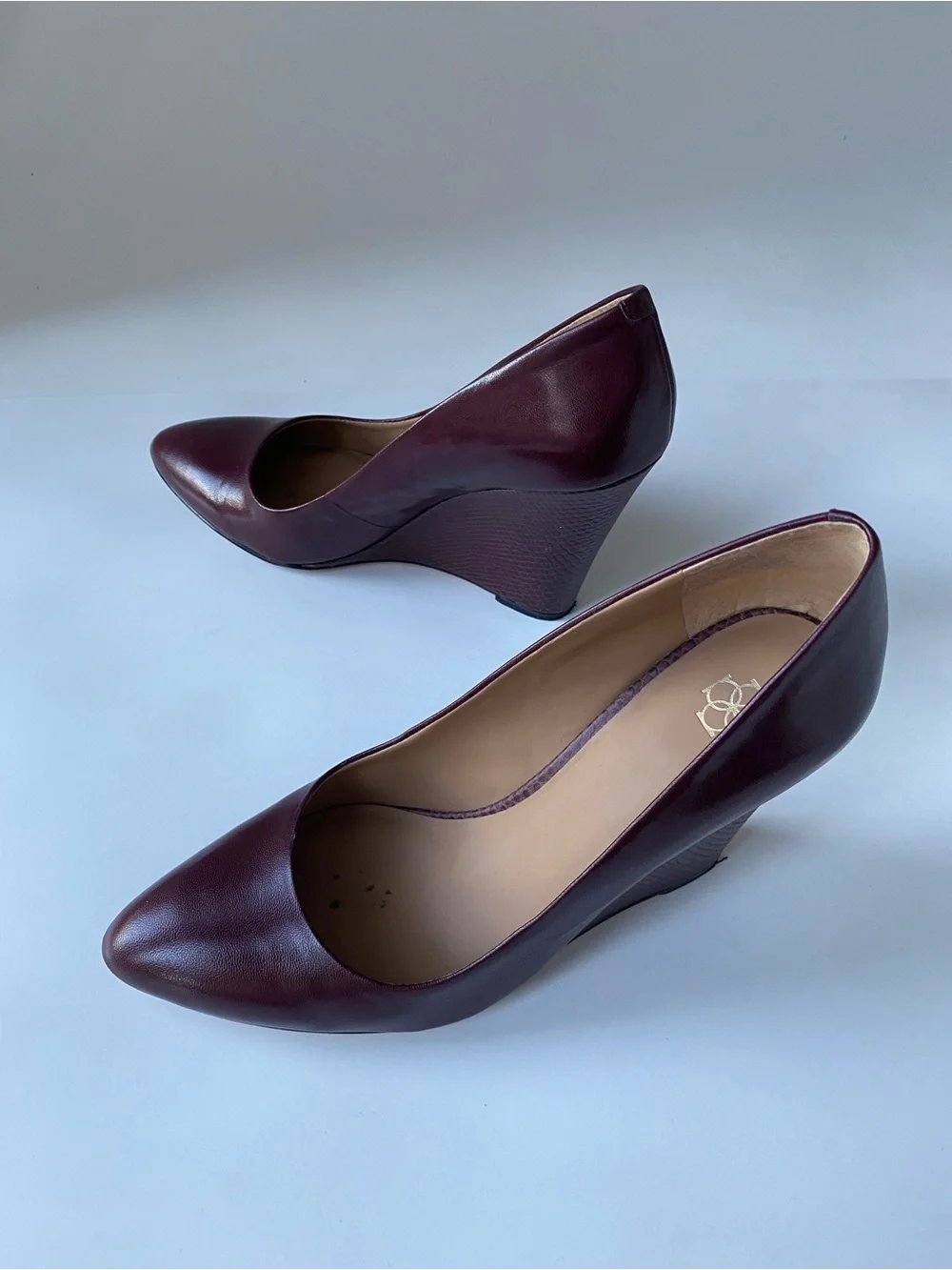 Classic Ann Taylor oxbood leather Wedge Pump